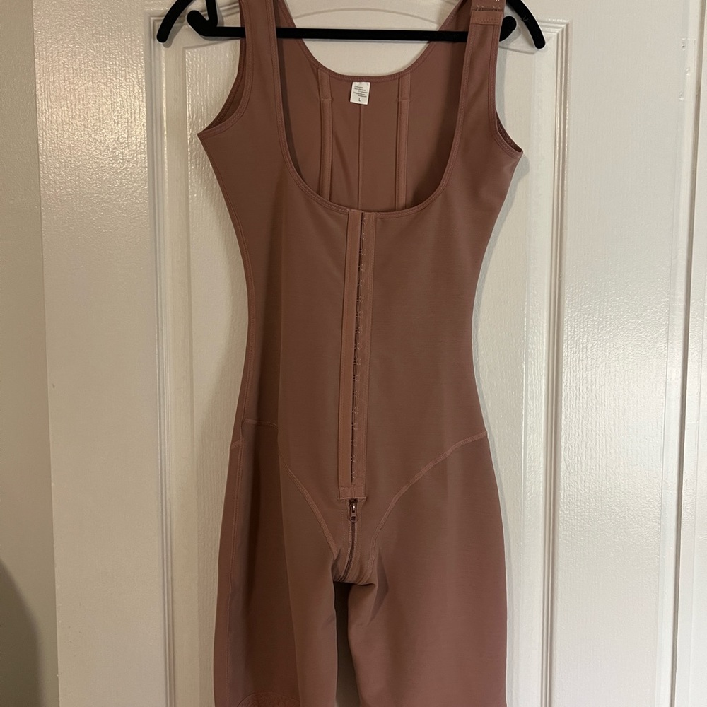 Post op bbl, liposuction faja. Brand new never worn